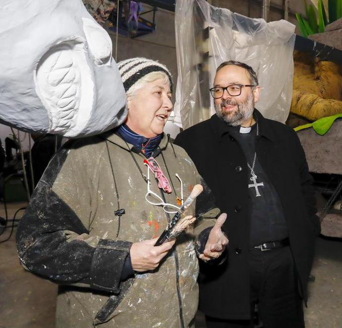 Visita agli hangar per il vescovo Giulietti