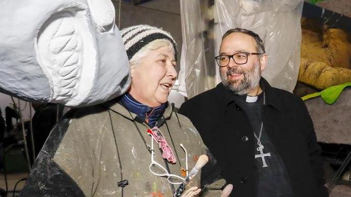 Visita agli hangar per il vescovo Giulietti