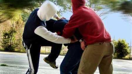 «Dopo l’aggressione a mio figlio disabile lo accompagnerò sempre a scuola»