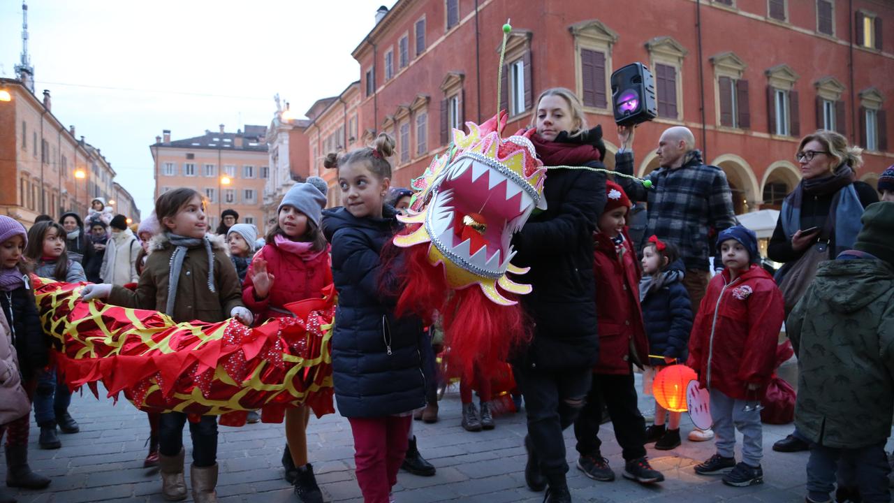 Capodanno cinese, a Modena il drago della scuola multilingue
