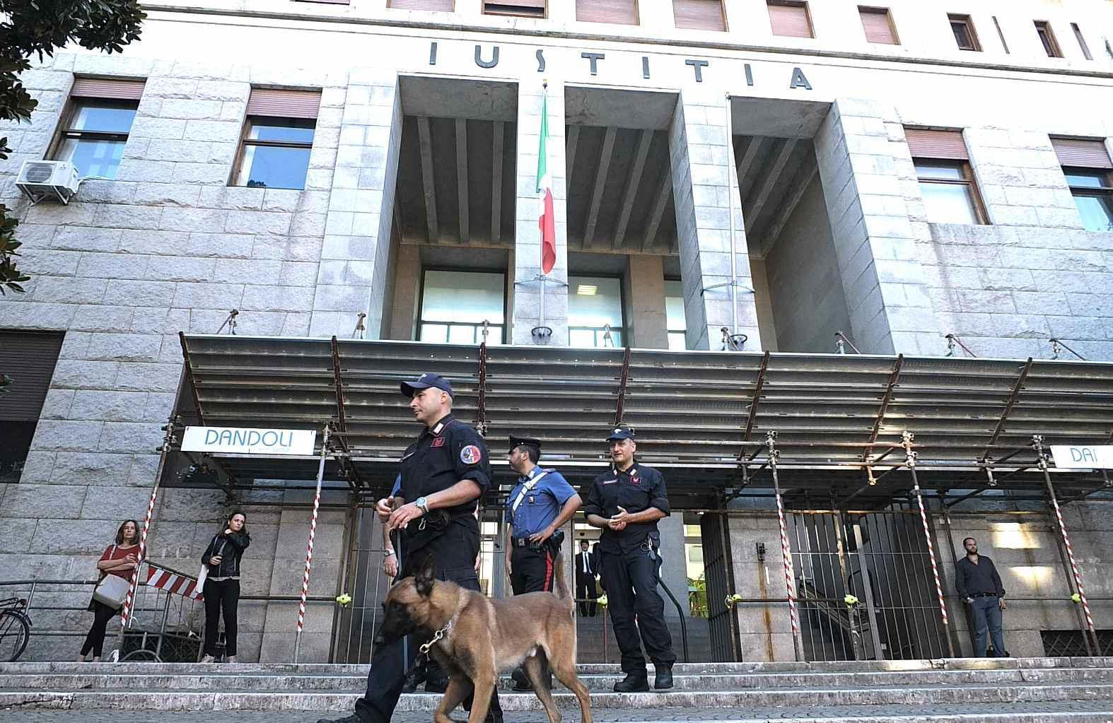Castelfranco, mano sulla coscia di una minorenne: condannato a sei mesi per molestie