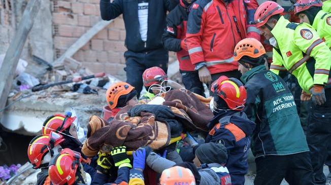 Terremoti: Turchia, bilancio morti a 21