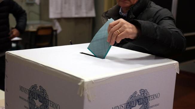 Regionali: insediati i seggi elettorali