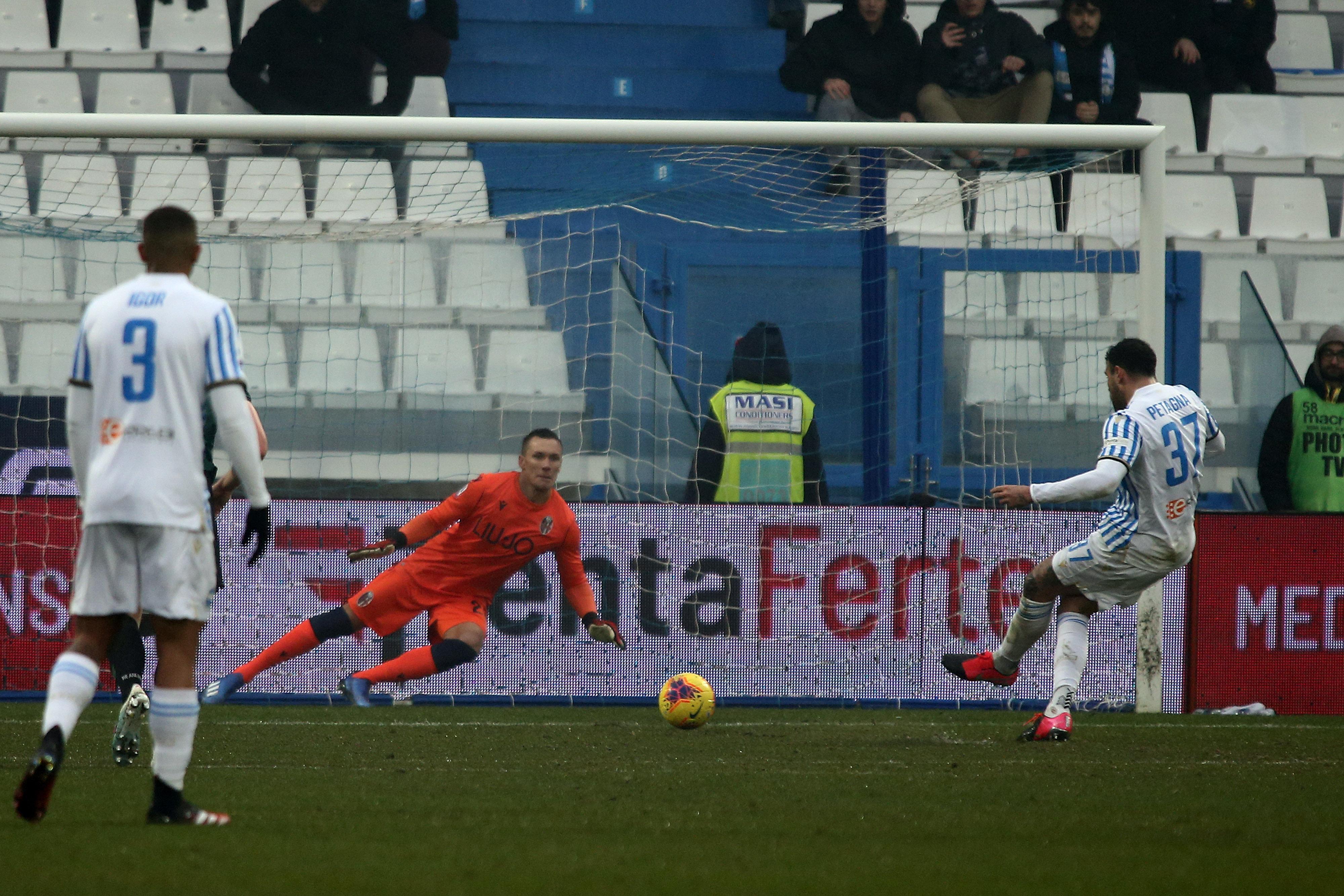 Il gol su rigore di Petagna al Bologna: solo un'illusione