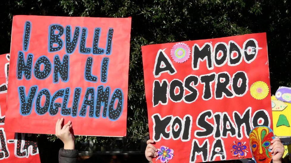 Una manifestazione di studenti contro il bullismo (foto d’archivio)