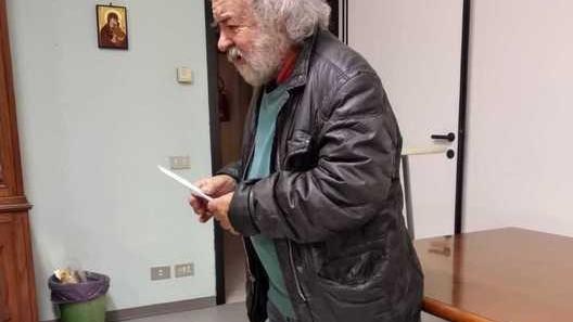 Un benefattore di Sant’Anna ricompra la chitarra a Gildo