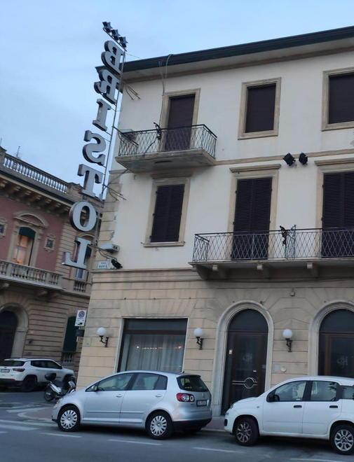 Nuovo hotel Bristol, niente consiglio comunale