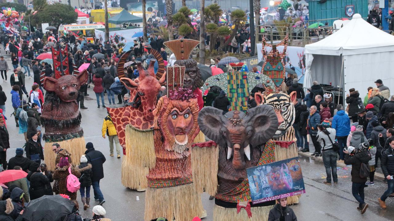 Carnevale, ecco il brano delle sfilate cantato da Enzo Iacchetti - Audio