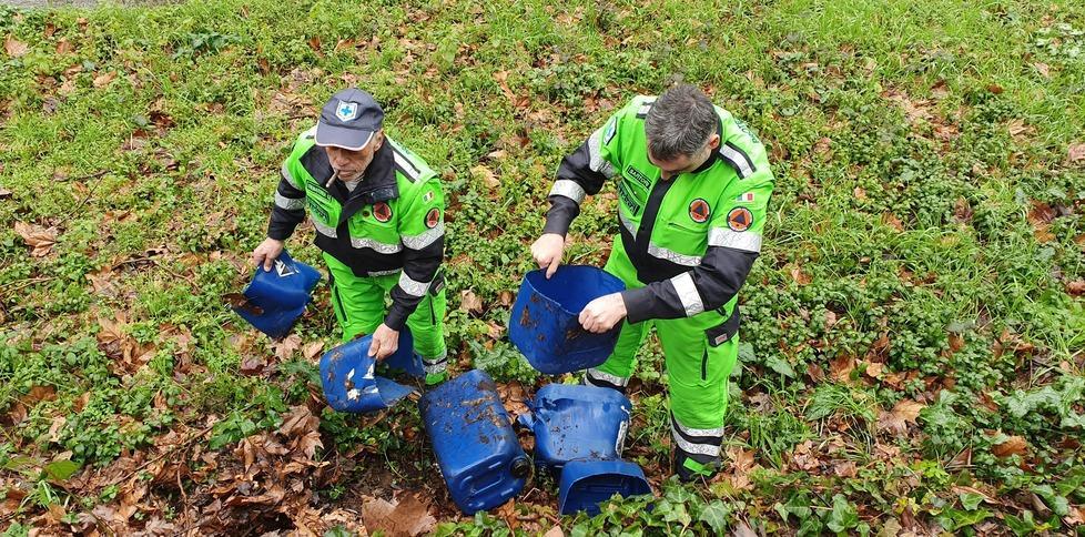 Discarica nel rio Volontari Anpana lo ripuliscono 