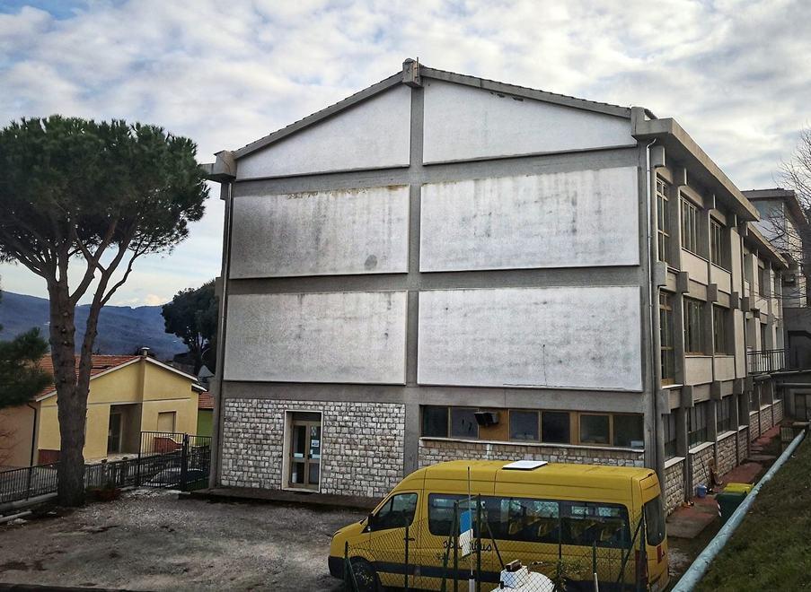 Il secondo murale di Nico Lopez Bruchi sulla parete della scuola