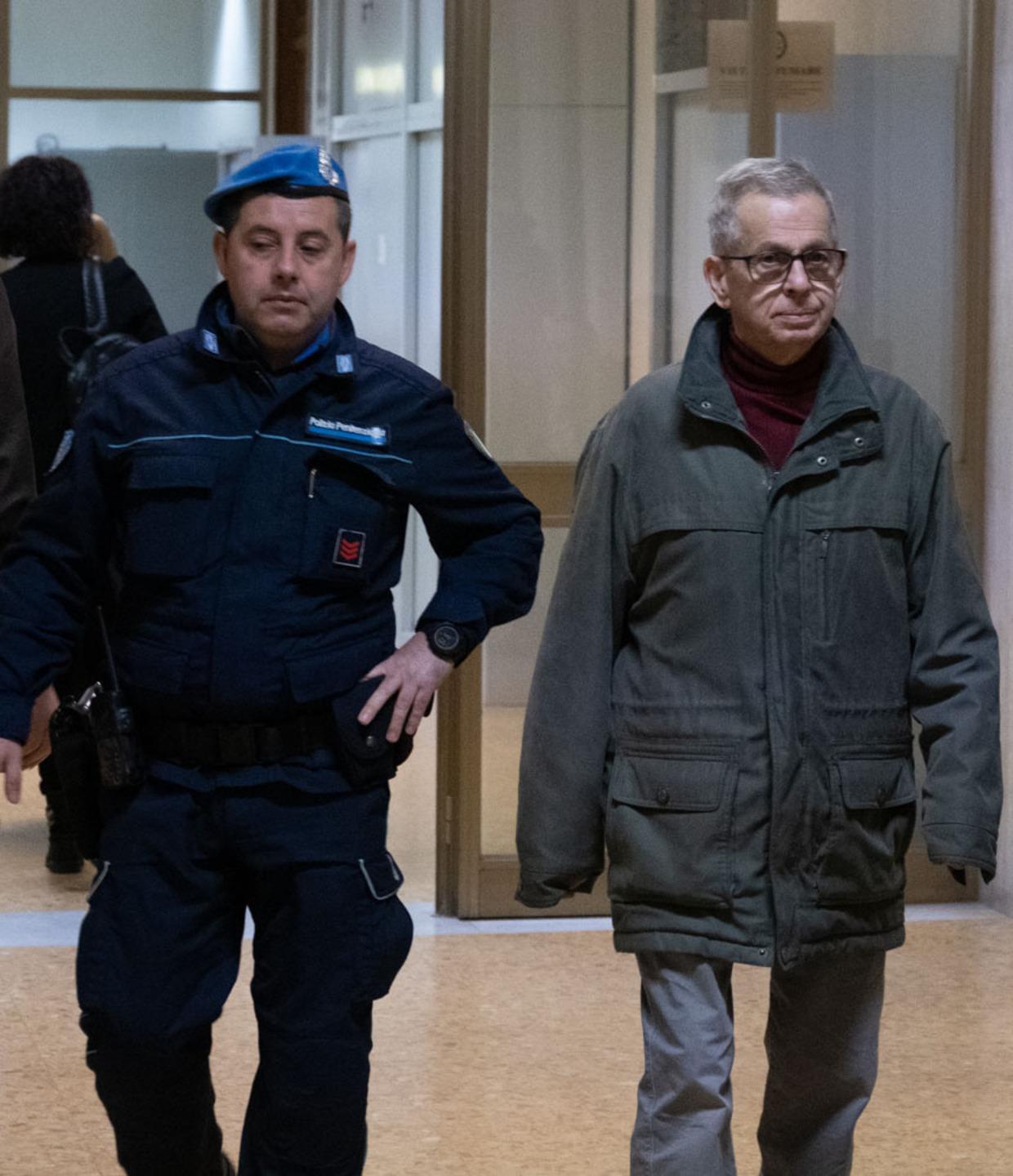 Un cuscino e la vestaglia, gli enigmi dell’omicidio 