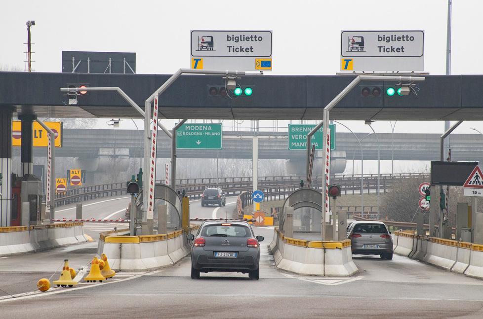 Campogalliano. Assalto al casello della A22 I banditi svuotano le casse 