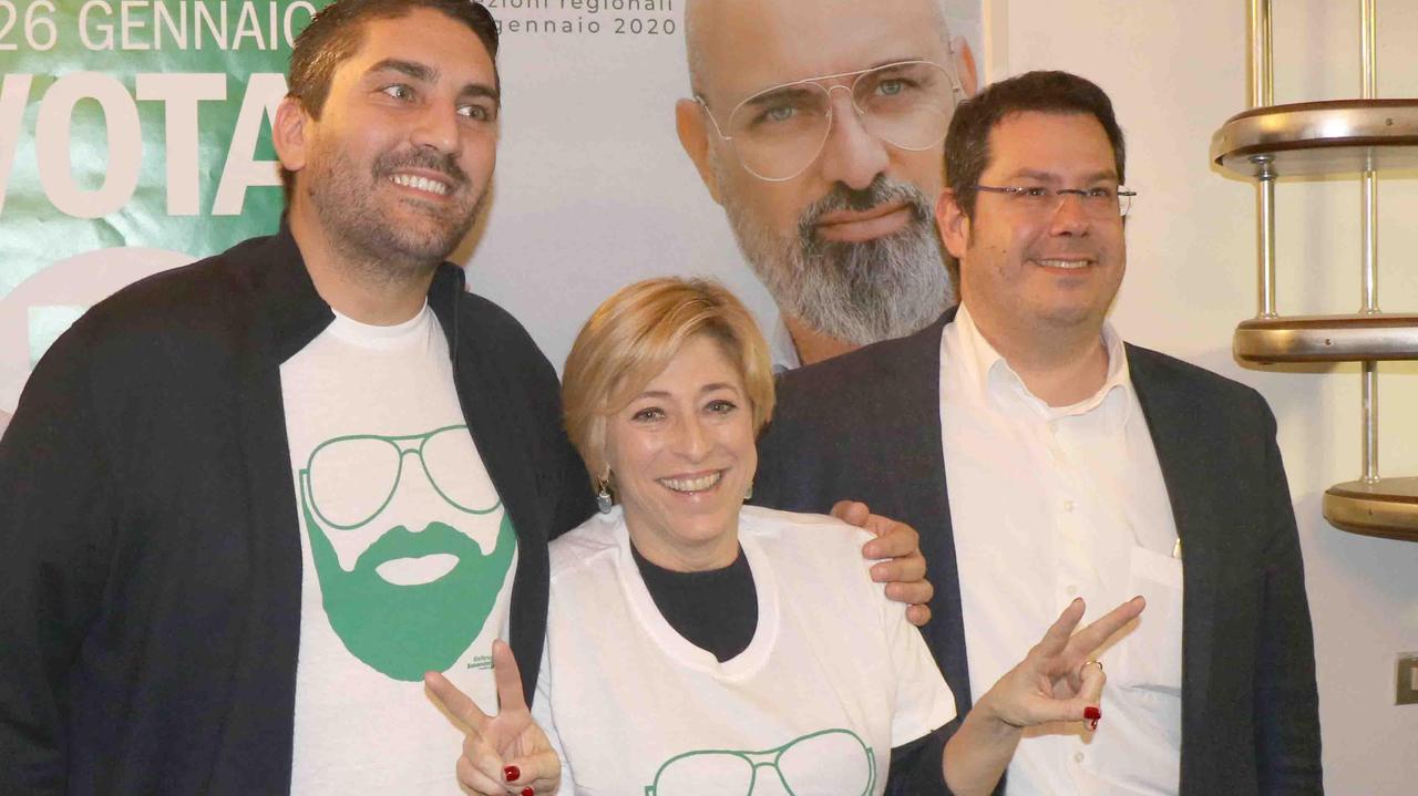 Marcella Zappaterra fa il pieno di preferenze e festeggia con Marco Fabbri (a sinistra) e il segretario provinciale dem Nicola Minarelli