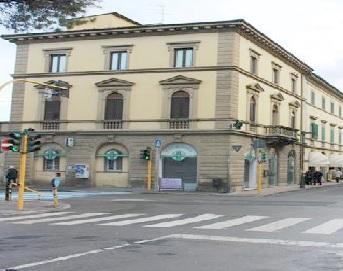 Il palazzo dell’ex farmacia comunale a Certaldo