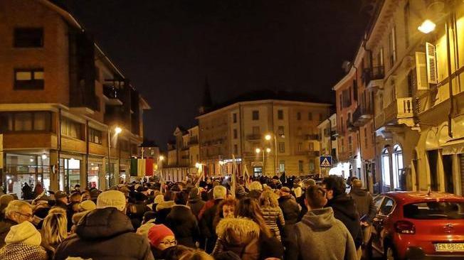 'Qui ebrei', migliaia sfilano a Mondovì