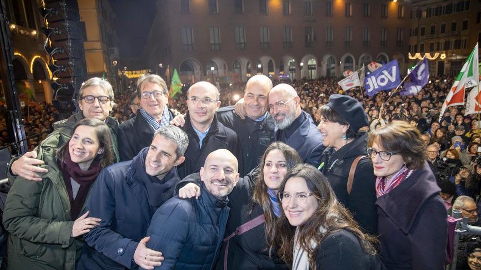 Il presidente Bonaccini in piazza con il suo capitano Così Modena abbraccia il vincitore