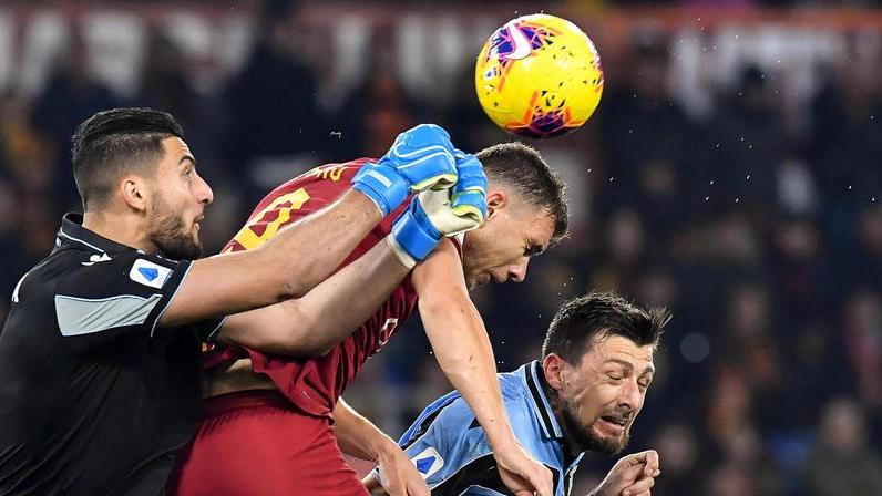 Derby da incubo per i portieri da Strakosha e Pau Lopez regali a Dzeko e Acerbi