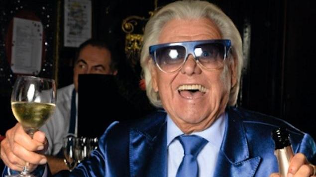Addio a Michou, il re del cabaret parigino che ispirò “Il vizietto”