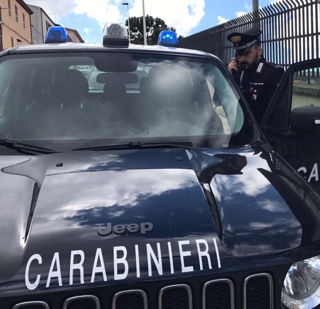 Picchia la figlia della convivente: denunciato