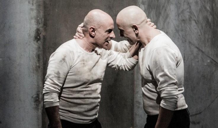 L’attore che riempie i teatri con i classici tradotti in sardo 
