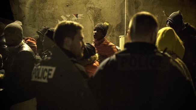 Sgomberato maxi campo migranti a Parigi