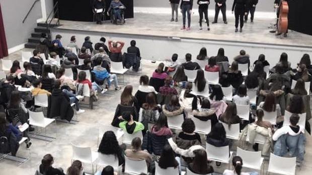 Incontri, teatro e film per spiegare l’inspiegabile