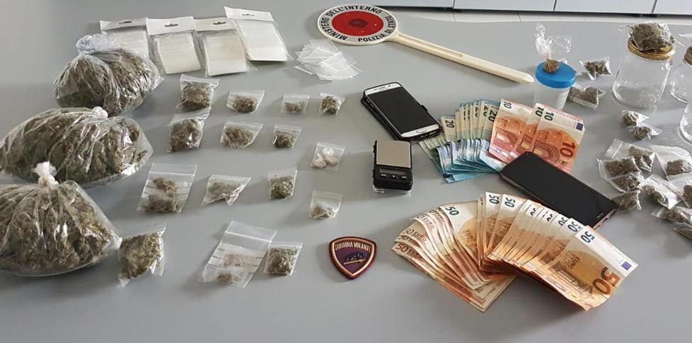 Marijuana nell’auto e nell’abitazione Messi ai domiciliari 