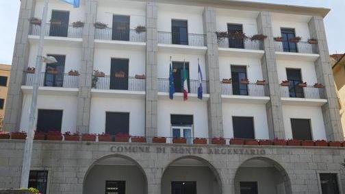 Pulizie a palazzo civico Via dal solaio i rifiuti e il guano dei piccioni