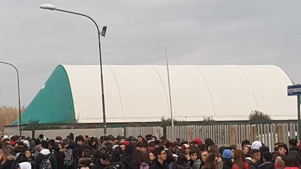 Blitz notturno al Pesenti Istituto trovato chiuso