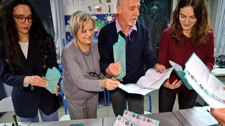 La Zappaterra va a passo di carica La Schlein outsider