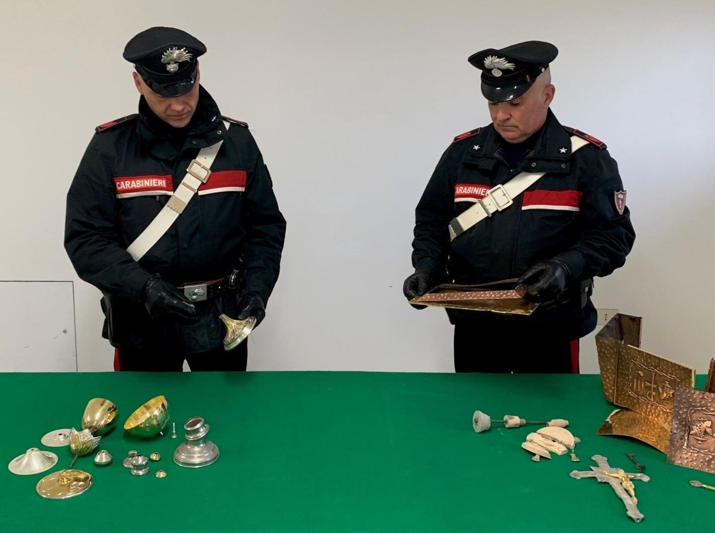 Ozieri, ritrovati calici e tabernacolo 