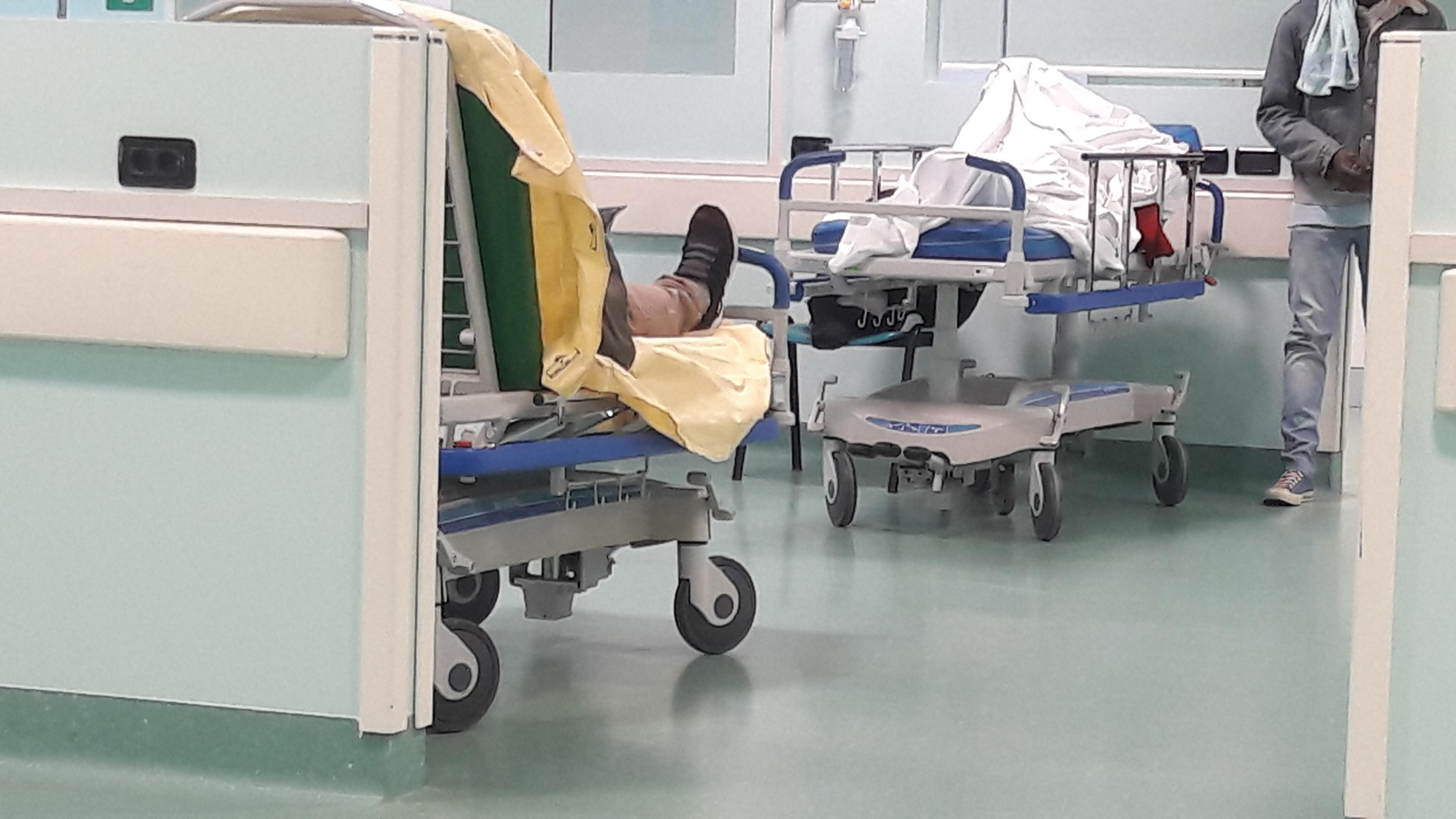 Super afflusso all’ospedale di Cona. Da oggi stop alla specialistica 