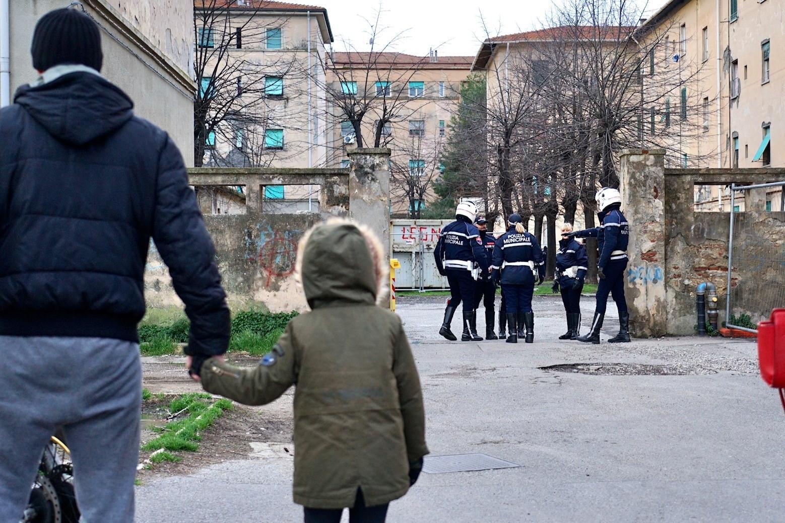 Un momento dello sgombero della Chiccaia (foto Dario Marzi)