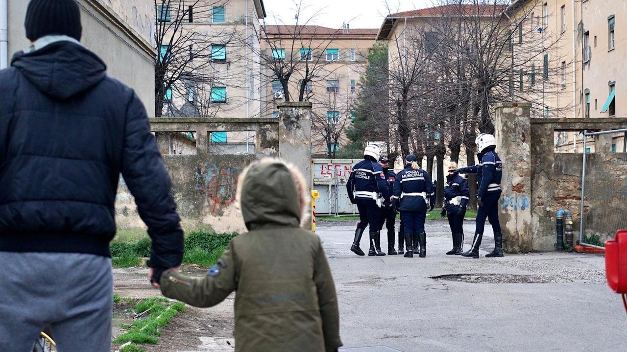 Un momento dello sgombero della Chiccaia (foto Dario Marzi)