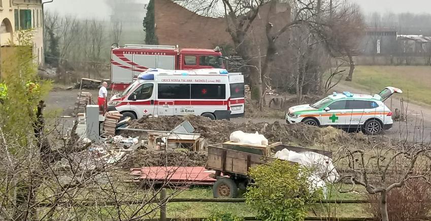 Si scaldano con un braciere di fortuna: lei muore a 21 anni, grave il fidanzato 