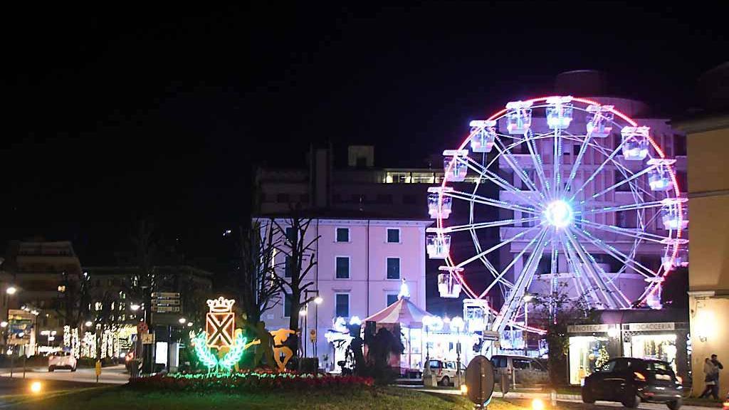 Una ruota panoramica alta 24 metri in piazza Bovio