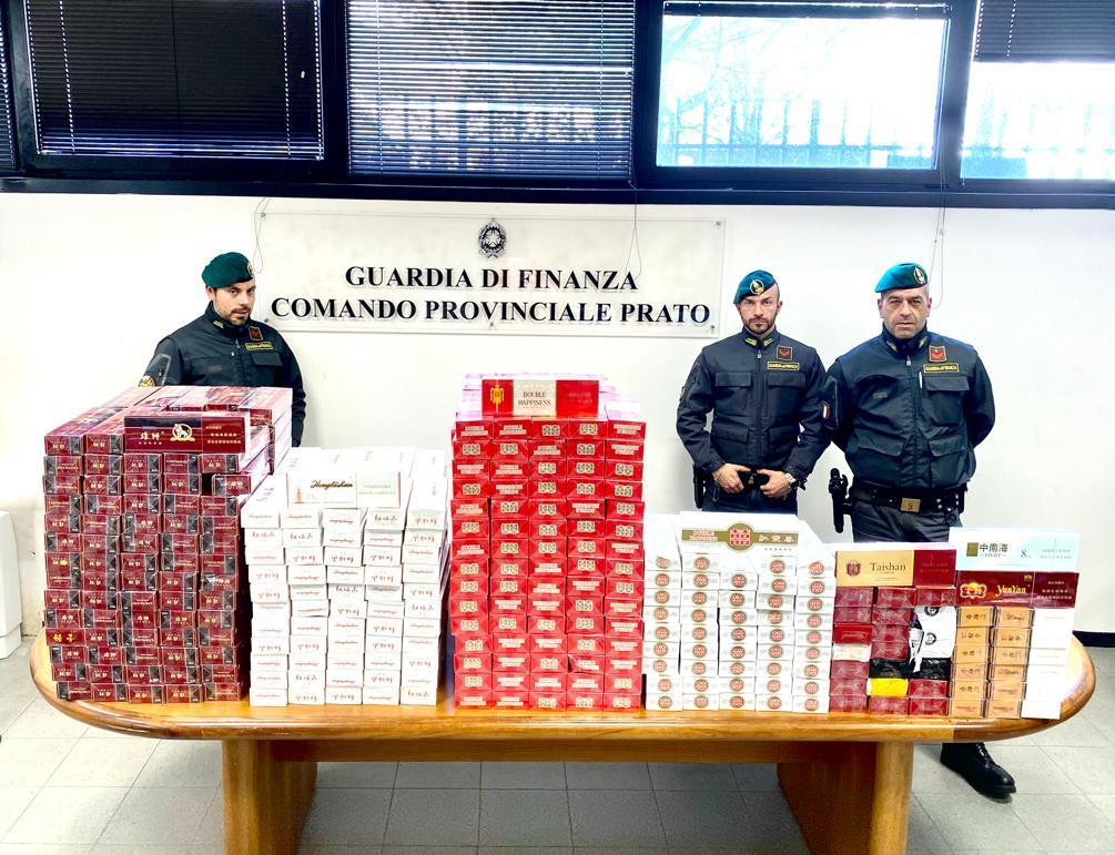 Le sigarette sequestrate dalla guardia di finanza