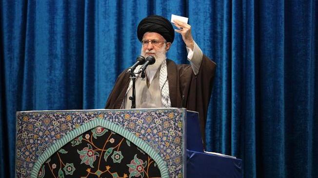Khamenei, islamici contro il piano Trump