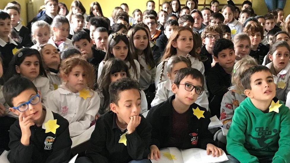 Un minuto di silenzio, film lezioni e tutti gli alunni con la Stella di David