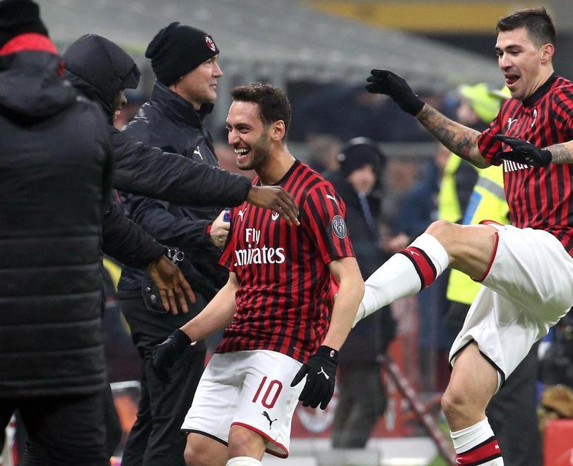 Calhanoglu e Ibra, il Milan passa Un bel Toro va ko nel supplementare