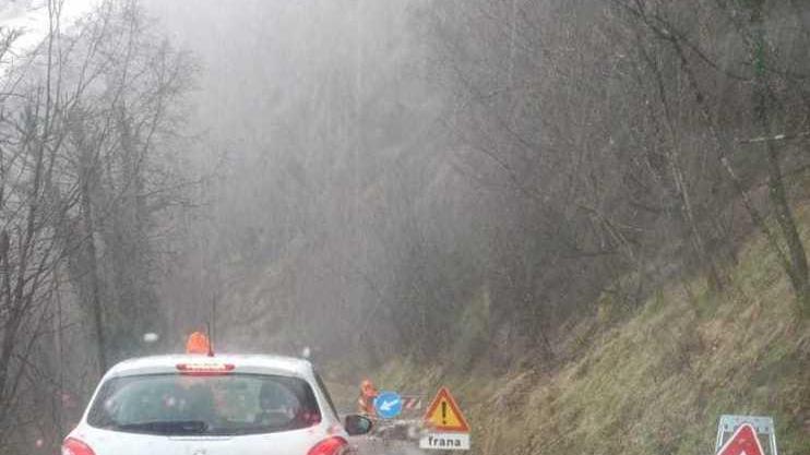 Grossa frana a Borgo Disagi per arrivare a San Romano e Motrone