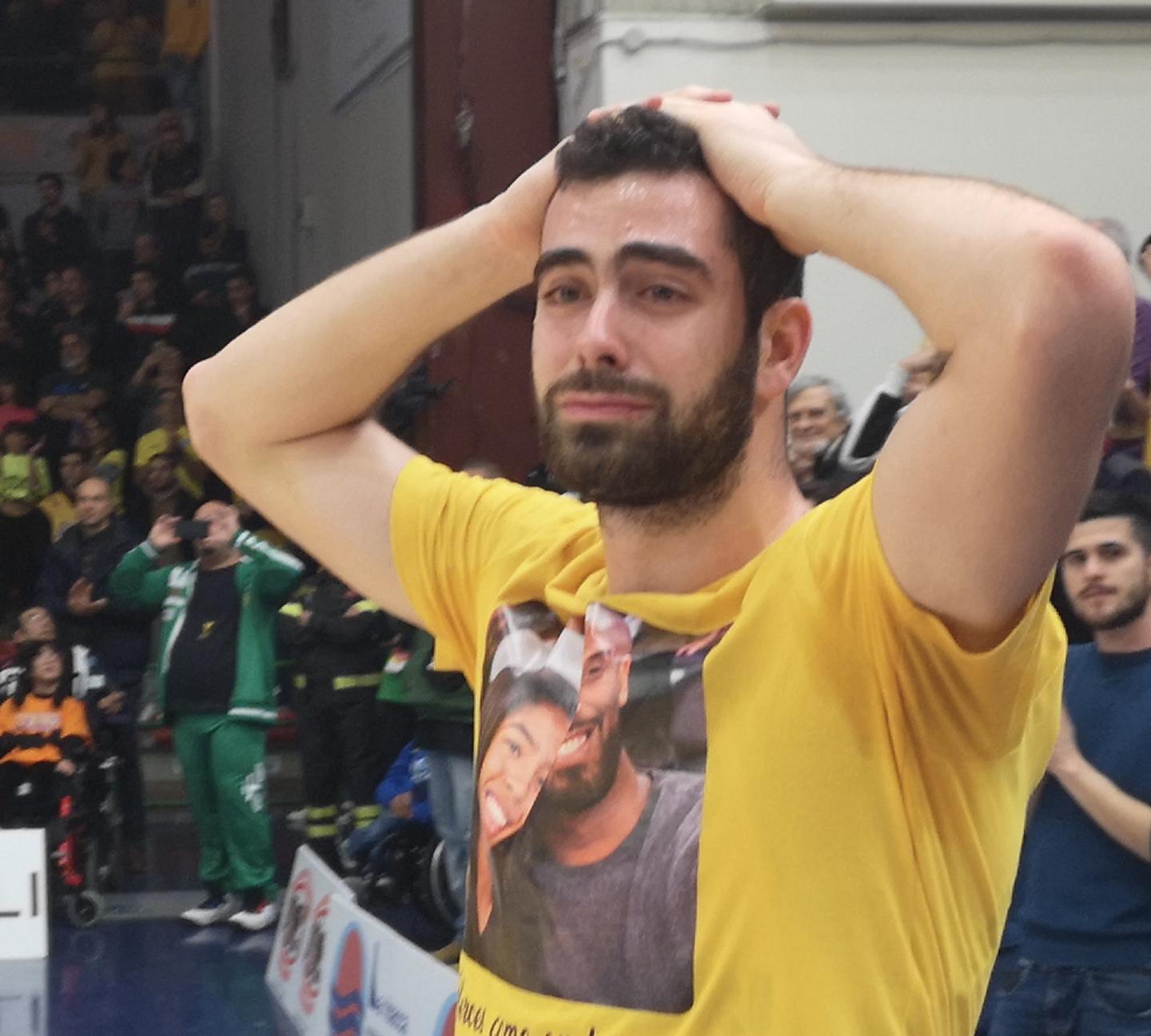 Commozione e applausi: Kobe ora è leggenda