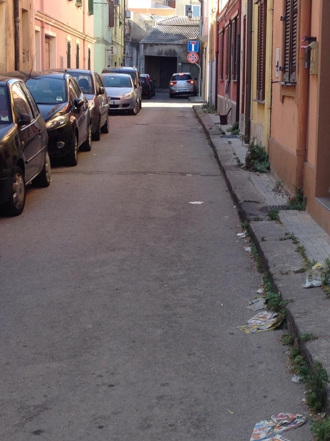 Uno specchio all’incrocio di via Josto 