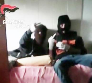 Il selfie a casa dell’anziano poi il pestaggio: 3 arrestati 