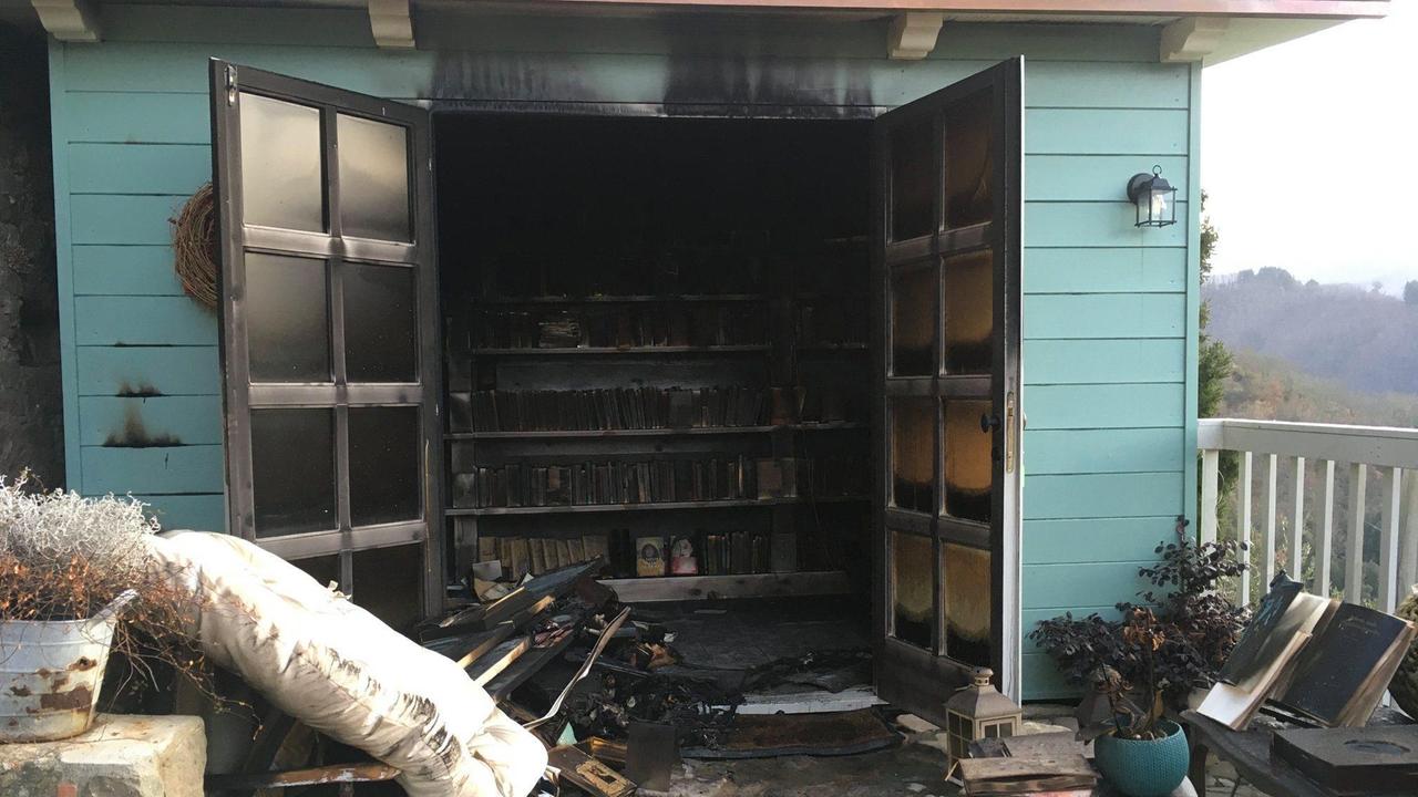La libreria dopo l'incendio (dalla pagina Fb de "La Libreria sopra la Penna")