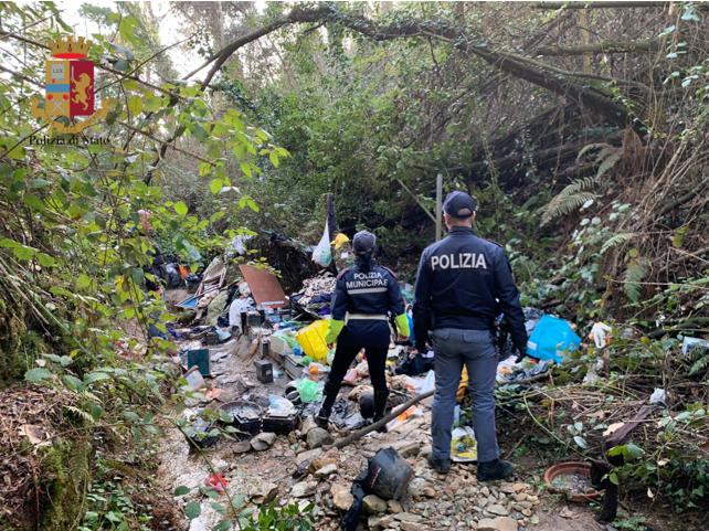 Scoperto un accampamento dove si spacciava nei boschi vicino a Capezzano  