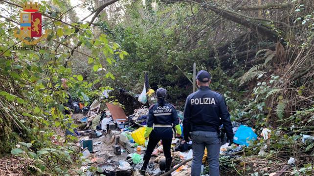 Scoperto un accampamento dove si spacciava nei boschi vicino a Capezzano