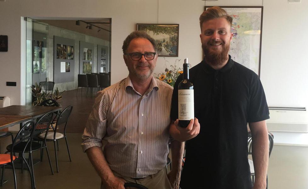 Da sinistra Michele e Giacomo Satta nella loro azienda agricola