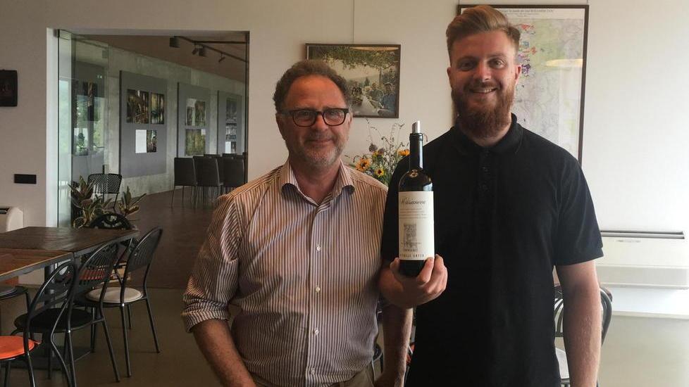 Da sinistra Michele e Giacomo Satta nella loro azienda agricola