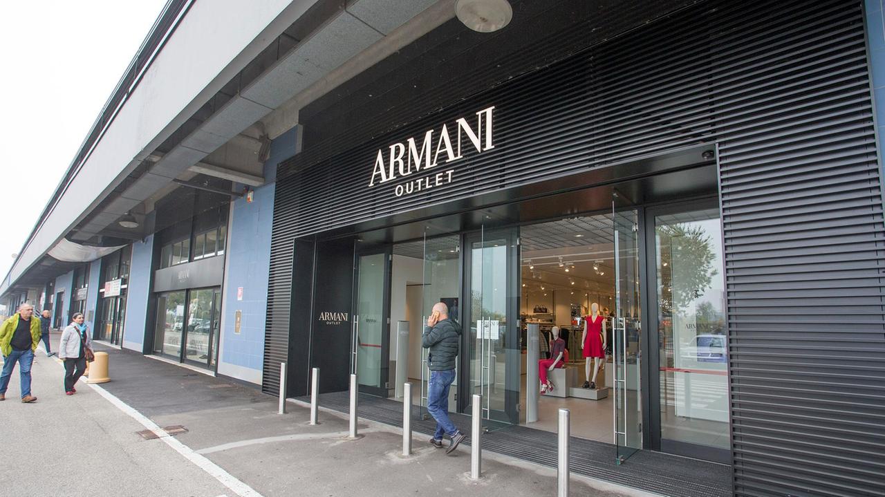 Ammanchi contabili all’Outlet Armani di Modena: processo all’ex titolare